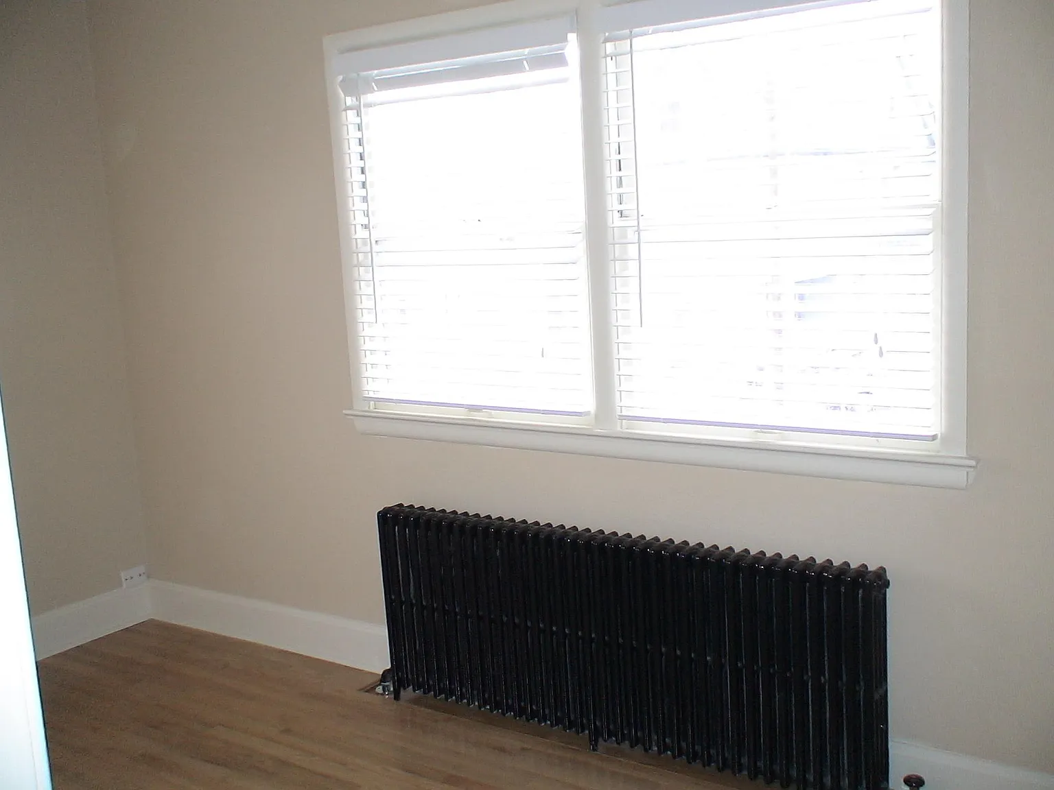 306 N Cascade Ave — Photo 4