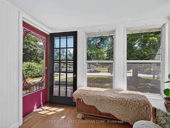 5th image of 297 Stephen St