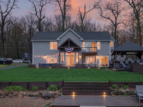 1720 Little Dr, Horton, MI 49246