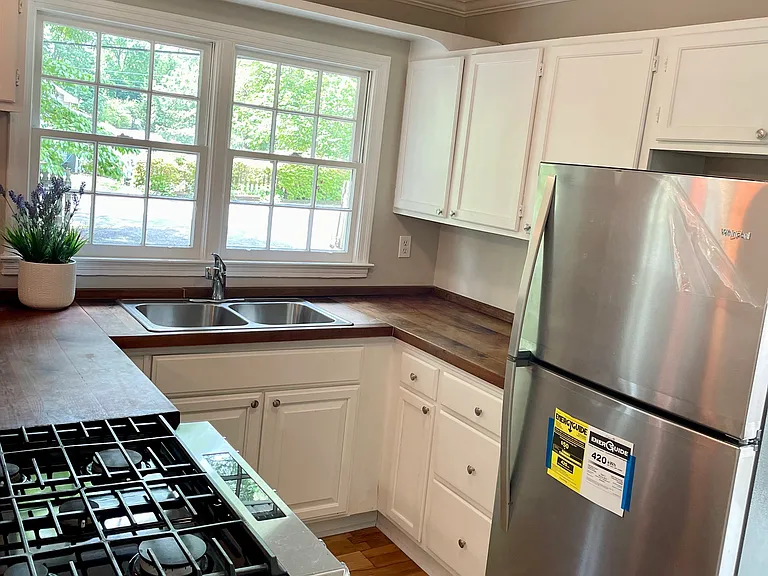 755 Trout St NE — Photo 3