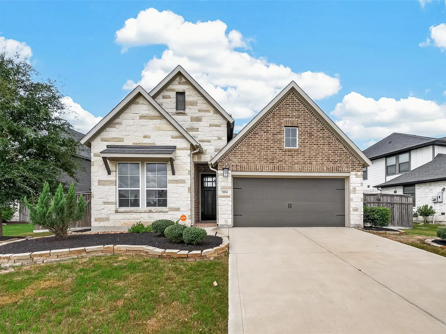 3 bed, 3.0 bath, 2154 sqft, $2,900 — Photo 2
