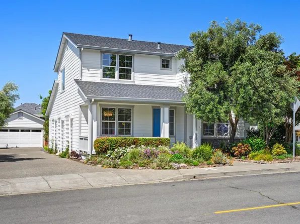 997 Lupine Court, Healdsburg, CA 95448