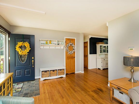 3rd image of 6 Aspen Ln