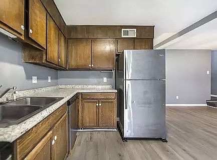 4th image of 127 Stoneridge Dr