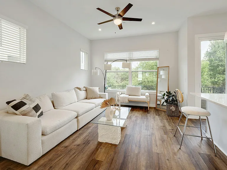 12001 Vista Parke Dr #401 — Photo 21