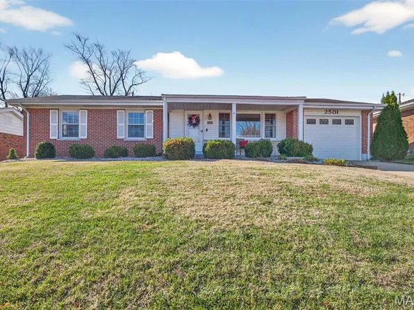 2501 Fair Oaks Dr, Saint Charles, MO 63301