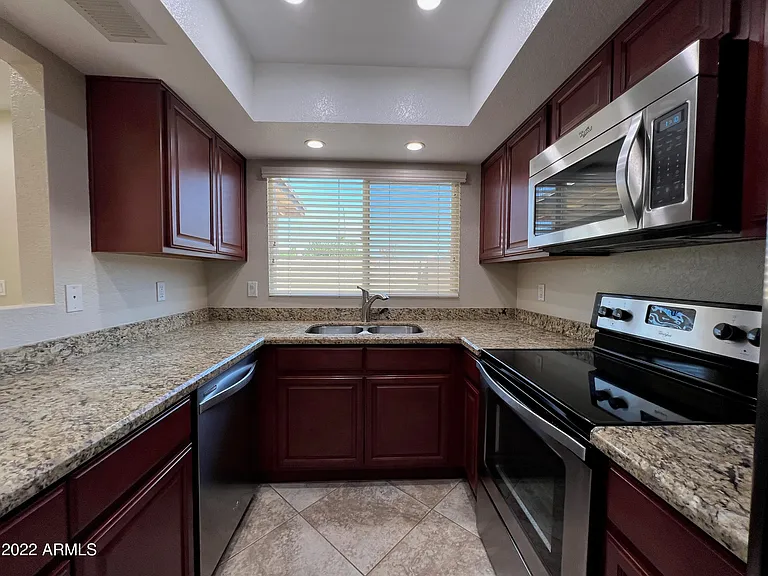 2534 E Villa Theresa Dr — Photo 8