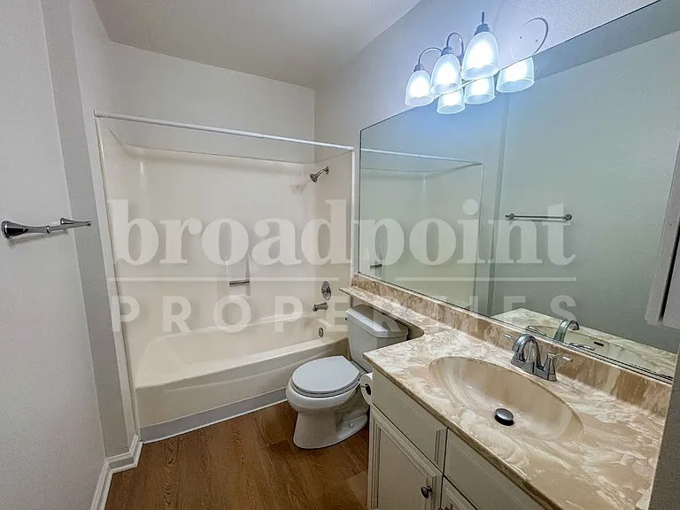 2536 White Oak Pl #2 — Photo 8