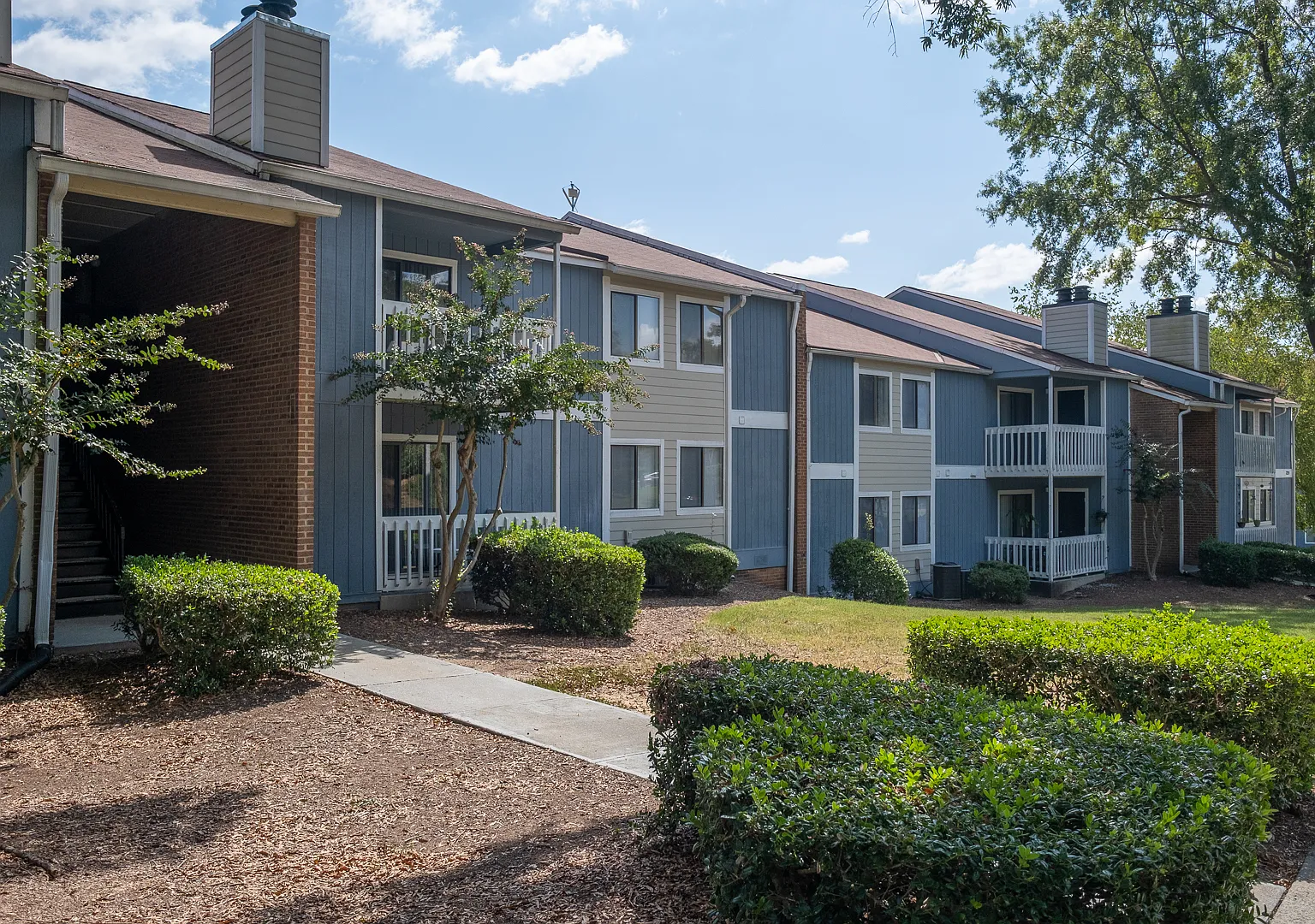 SOUTH POINT APARTMENTS — Photo 2