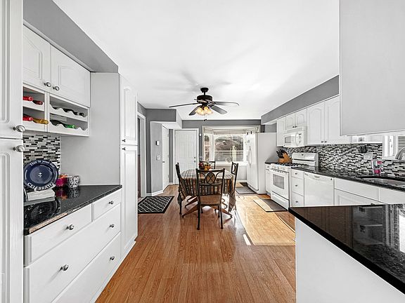 4th image of 4443 N Merrimac Ave