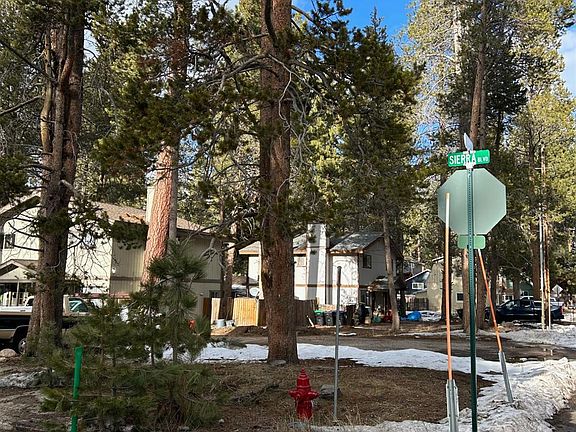 2nd image of 1091 Sierra Blvd