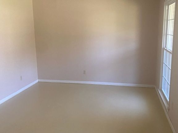 3rd image of 704 Circleview Dr