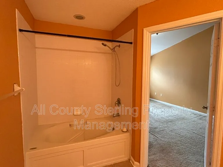5052 Hawkstone Dr — Photo 16