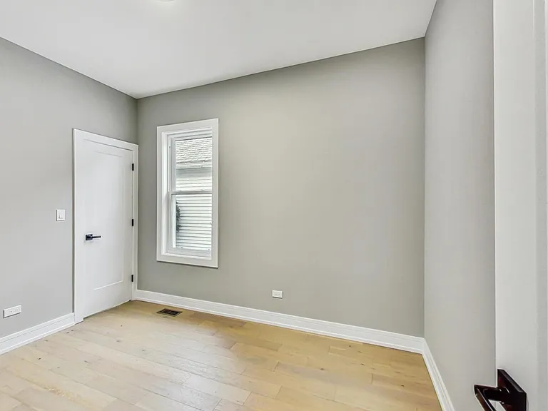1628 W Blackhawk St #1 — Photo 5