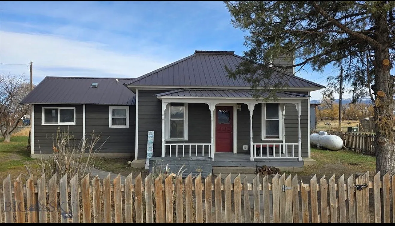 Front St, Alder — Photo 1