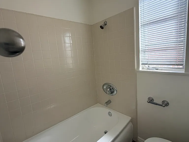 Sunset Park Apartments — Photo 25