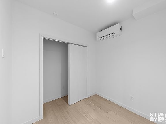 5th image of 1426 Greene Ave #3R