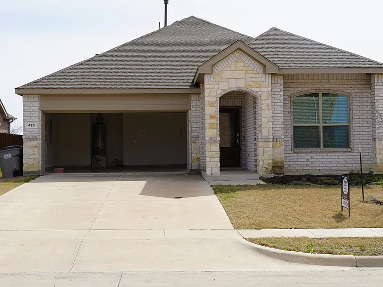423 Pepperbark Ave — Photo 2