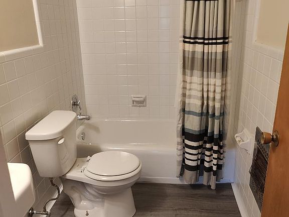 4th image of 27 S Summit St #4