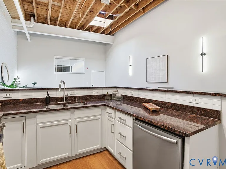 1716 Summit Ave #14 — Photo 8