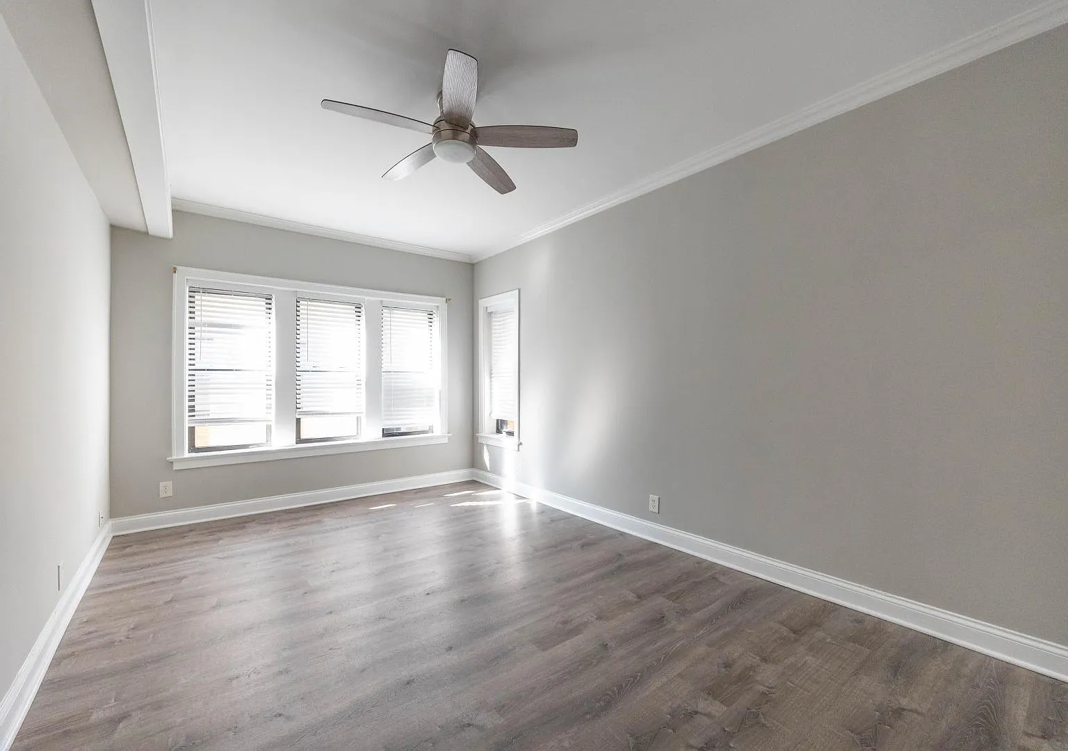 6523 N Newgard Ave — Photo 2