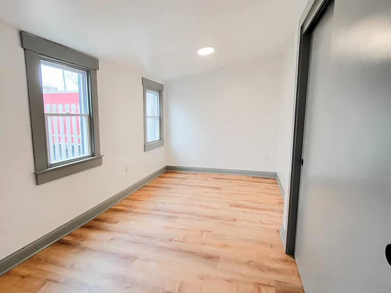 1104 Milton St — Photo 19