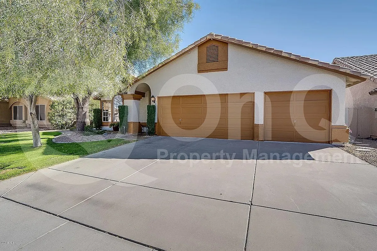3 bed, 3.0 bath, 1720 sqft, $2,650 — Photo 2