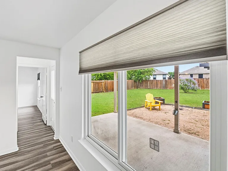 229 J E Brown Ln — Photo 15
