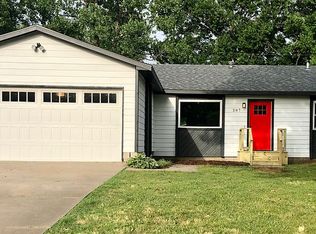 207 N Edgewood Dr, Coffeyville, KS 67337