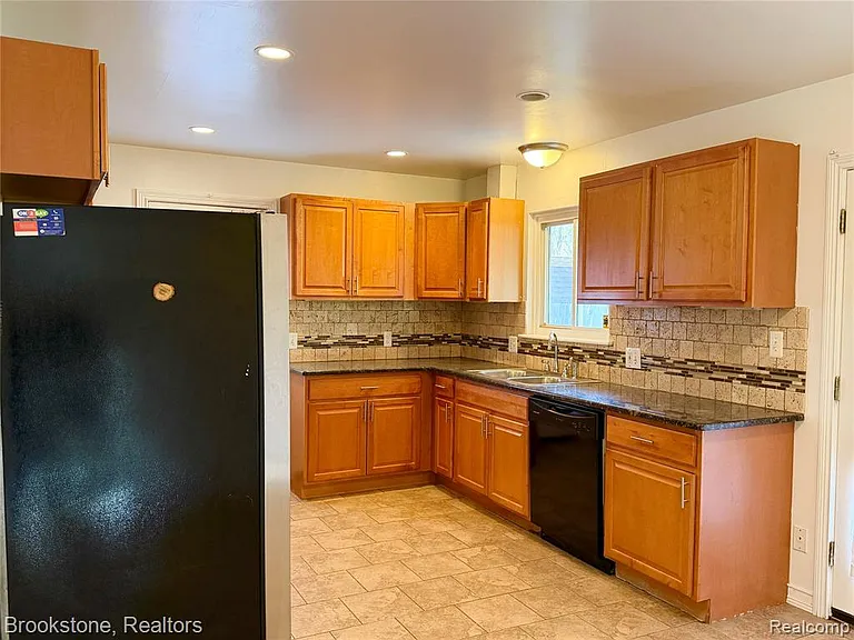 8912 Ardel Dr — Photo 6