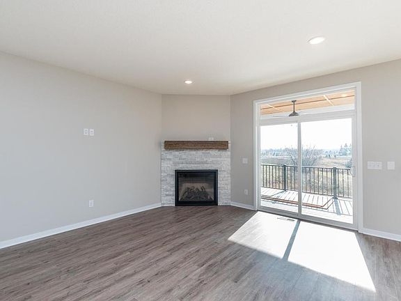 3rd image of 715 Crossroads Ct