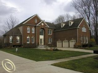 25680 Shoreline Dr, Novi, MI 48374