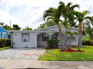 810 S E St, Lake Worth, FL 33460