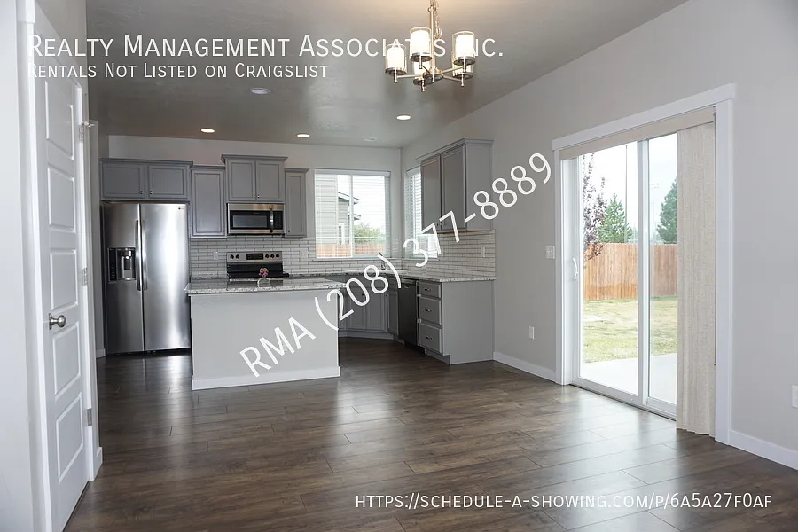 Remarkable 4 Bedroom Home in South Meridian — Photo 4