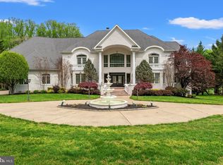 10521 Alloway Dr, Rockville, MD 20854