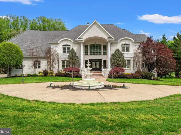 10521 Alloway Dr, Rockville, MD 20854