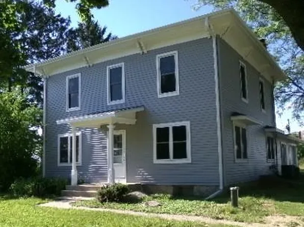W8620 Perry Rd, Fort Atkinson, WI 53538