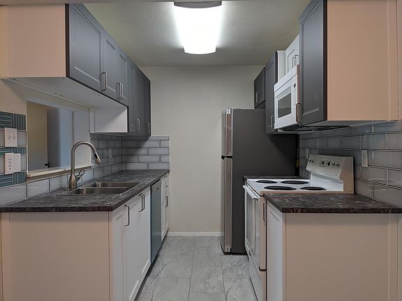 3rd image of 14200 NE 171st St Unit G205