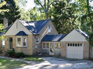 1871 Seminole Rd, Norton Shores, MI 49441