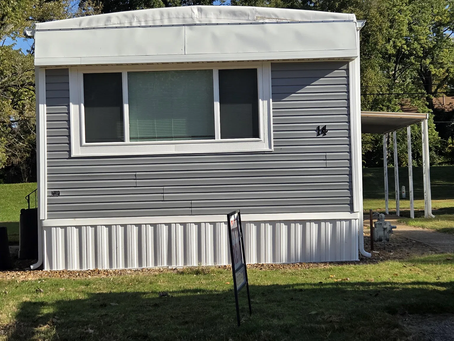 3 bed, 1.5 bath, 910 sqft, $1,350 — Photo 1