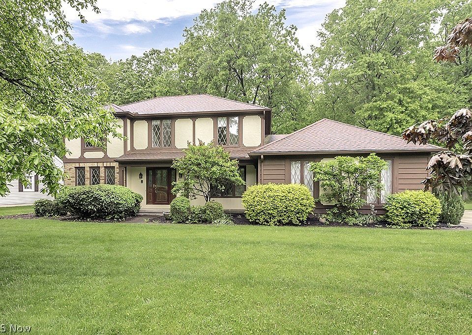 1st image of 330 Greenbriar Dr