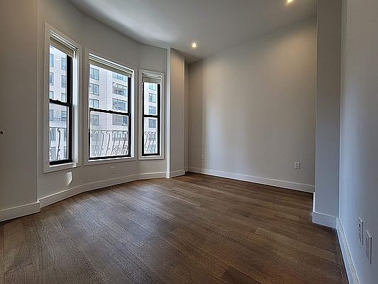 4th image of 1064 Madison Ave
