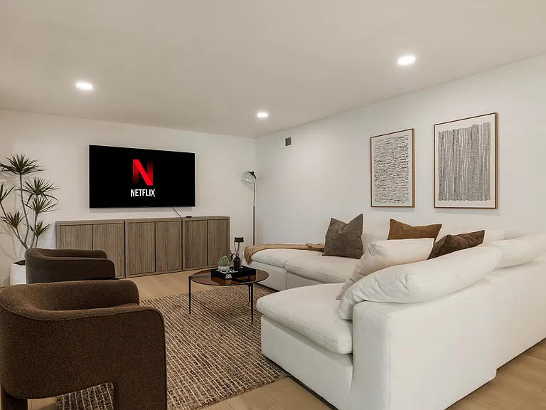 24262 Lysanda Dr — Photo 41