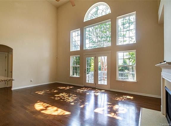 2nd image of 5504 Colonial Garden Dr