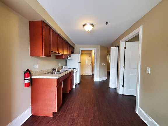 4th image of 121 N Hickory St Unit A