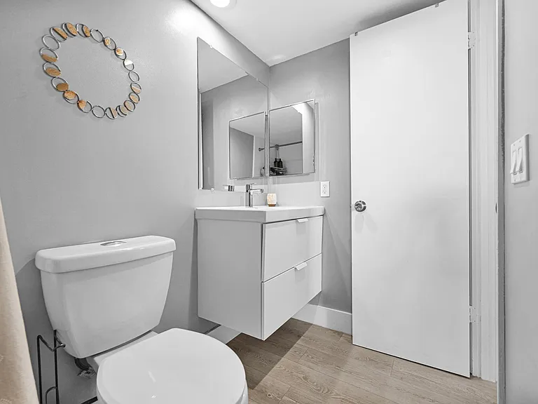 400 SE 10th St #303 — Photo 9