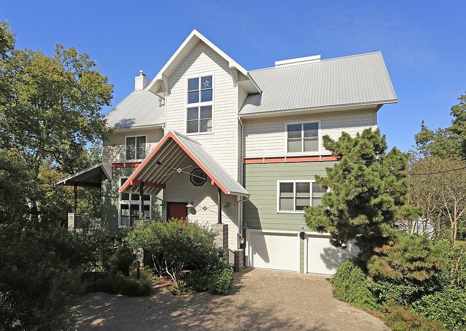 "La Mariposa" 1815 West 14th Street. A hidden treasure 4,466sf urban nature retreat on a double 38,550sf lot with 385 feet of creek-side frontage. Texas "urban vernacular" architecture.