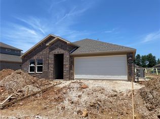 907 W Nursery Rd, Rogers, AR 72758