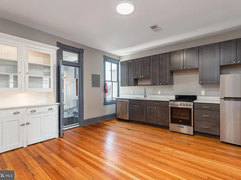 1733 Fleet St #4 — Photo 2