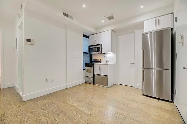 Rented by REAL New York | media 17